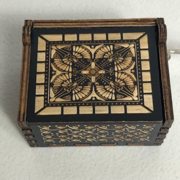 Nightmare Before Christmas Jack + Sally Fireworks Hand Crank Wooden Music Box - Picture 4 of 10